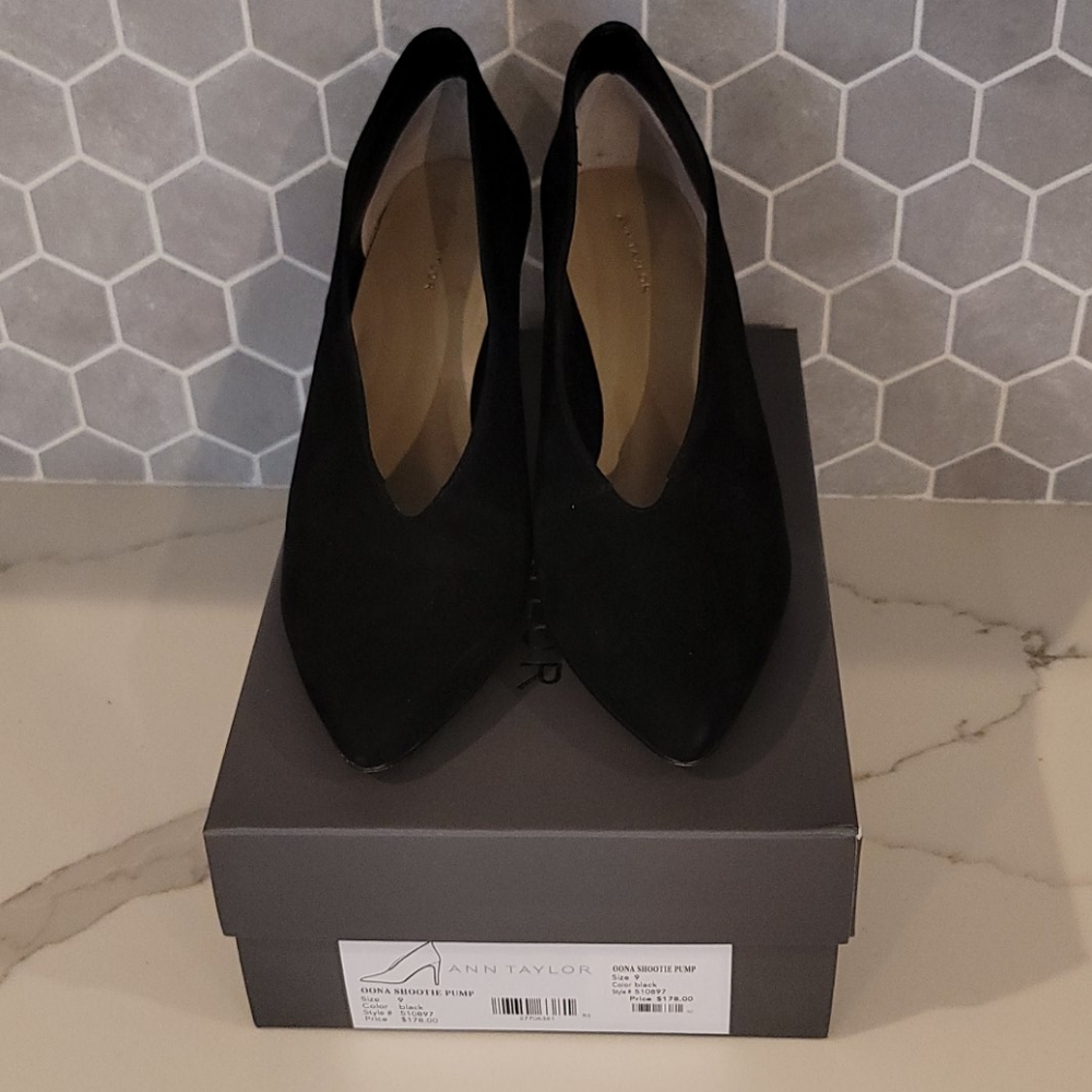 Ann Taylor suede shootie